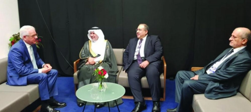 الدكتور الربيعة خلال لقاء الوزير البولندي (واس)