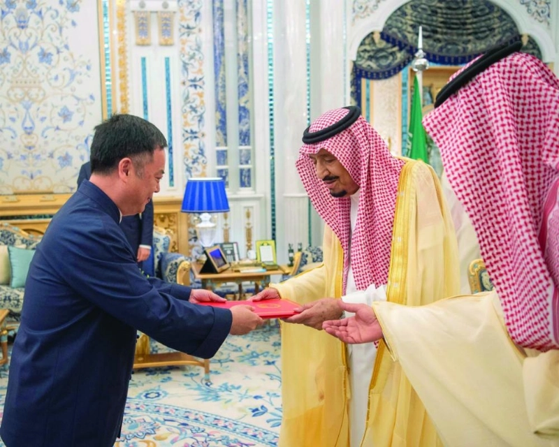 خادم الحرمين يتسلم أوراق اعتماد سفير الصين
