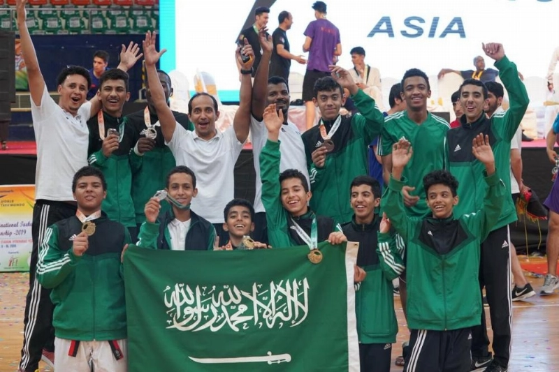 أبطال السعودية يحتفلون (إعلامي التايكوندو)