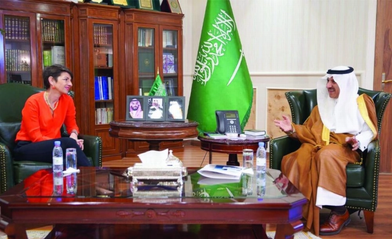 بندر العيبان خلال لقائه إيبا مارتينث (واس)