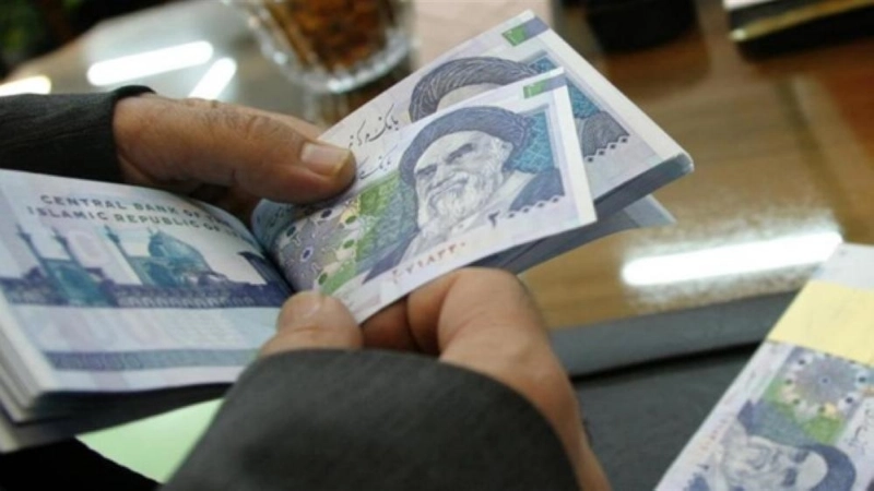 العملة الإيرانية تواجه عقوبات جديدة (مكة)