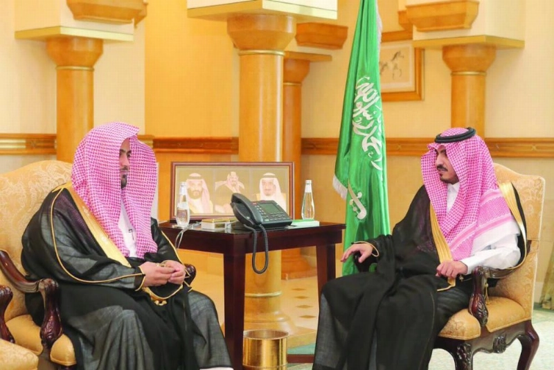 بدر بن سلطان لدى استقباله عبدالله العضيبي (مكة)