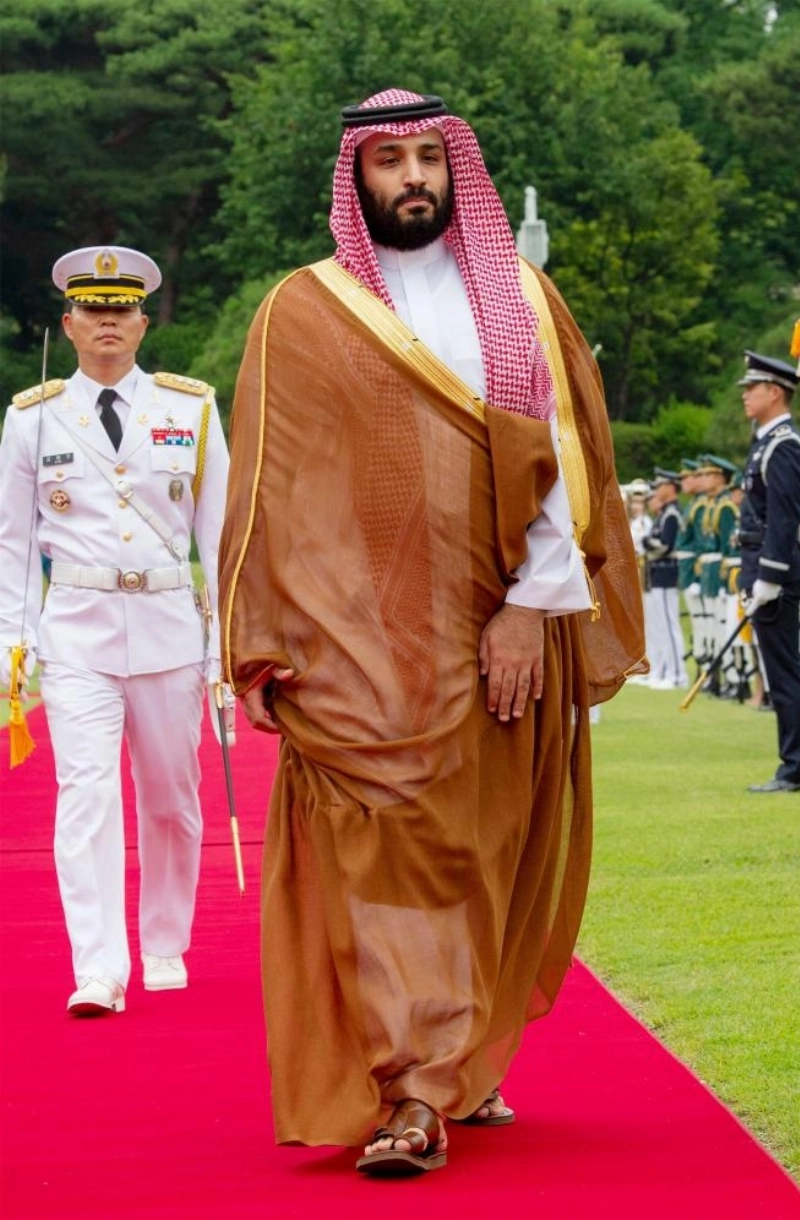 ولي العهد خلال مراسم الاستقبال