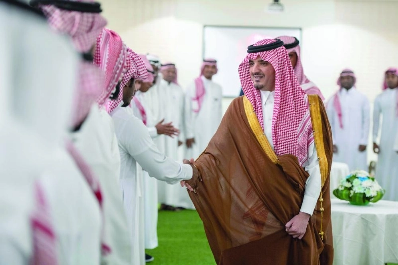 عبدالعزيز بن سعود خلال التدشين (واس)