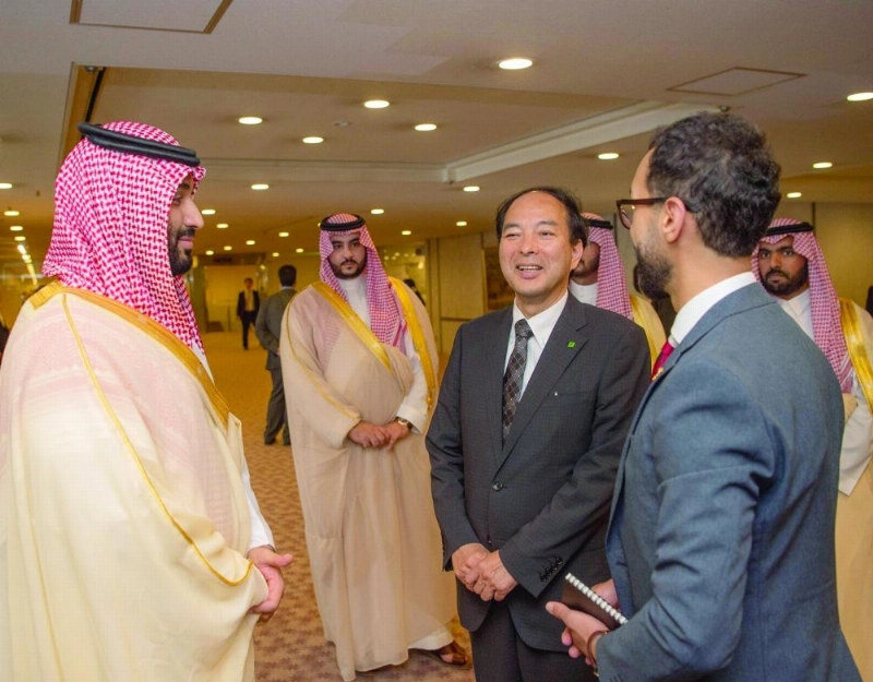 الأمير محمد بن سلمان خلال جولة بالمتحف (واس)