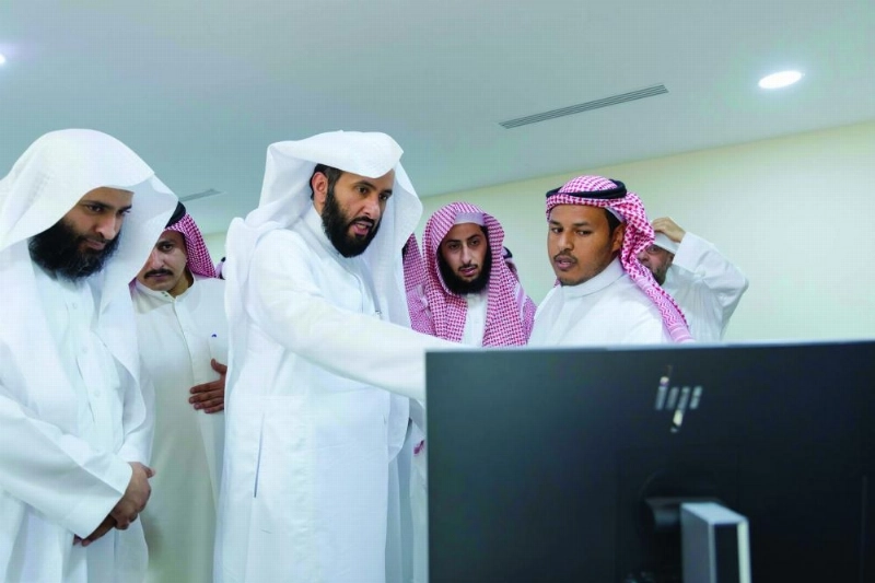 وليد الصمعاني يطلع على أعمال محكمة بالمدينة المنورة (مكة)