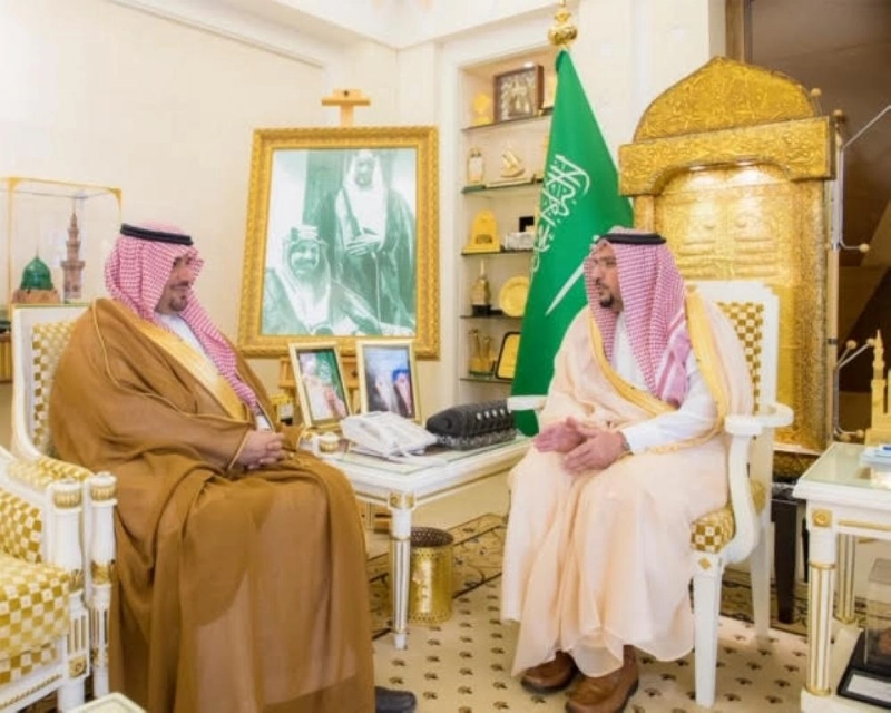 أمير منطقة القصيم لدى استقبال التويجري (واس)