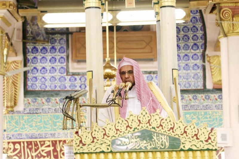 من خطبة الجمعة بالمسجد النبوي أمس (واس)