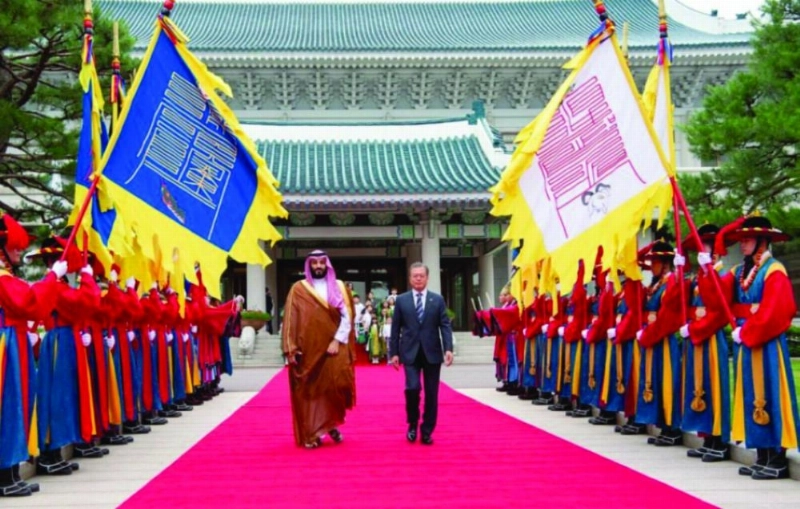 الرئيس الكوري لدى استقباله ولي العهد في القصر الأزرق