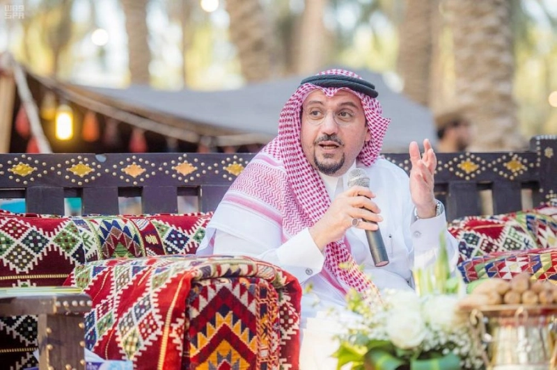 فيصل بن مشعل متحدثا في اللقاء (واس)
