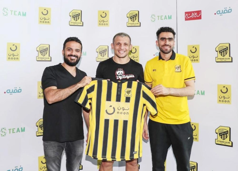 الاتحاد يقدم لاعبه إميليانو فيشيو