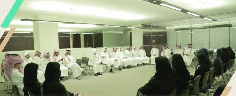 قيادات شابة خلال تأهيلها لتعزيز صورة المملكة من خلال التواصل الحضاري (مكة)