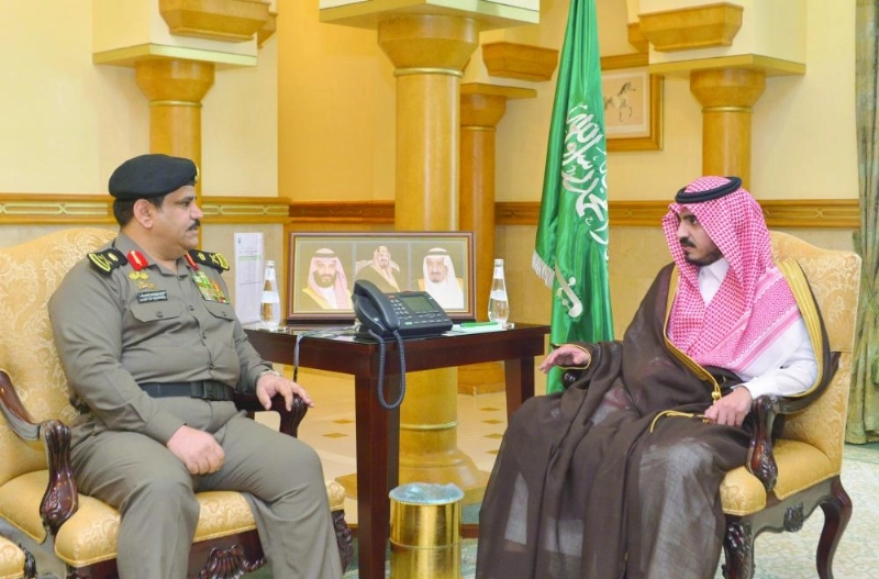 بدر بن سلطان خلال استقباله ماجد الدويش (مكة)