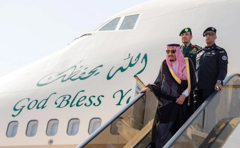 خادم الحرمين الشريفين يصل إلى نيوم