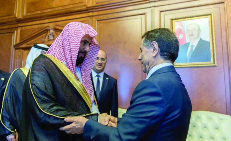 وليد الصمعاني خلال لقائه ندروز محمدوف (مكة)