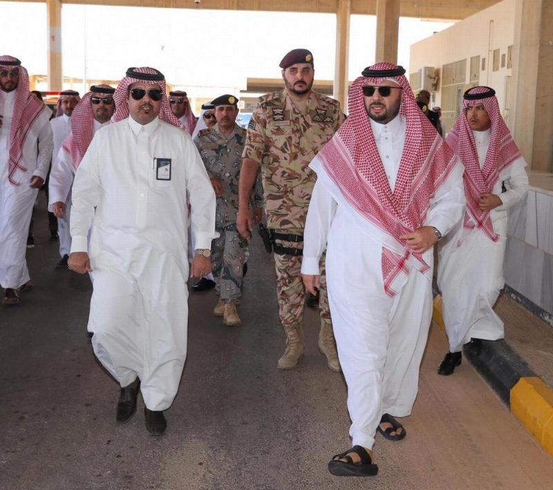 الأمير فيصل بن خالد بن سلطان يستقبل الدفعة الأولى من الحجاج العراقيين