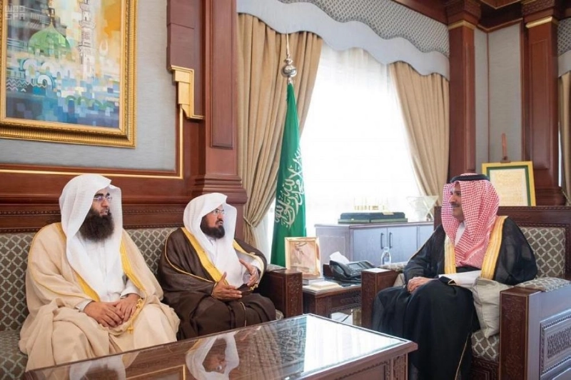 أمير المدينة المنورة يستقبل الرئيس العام لشؤون المسجد الحرام والمسجد النبوي