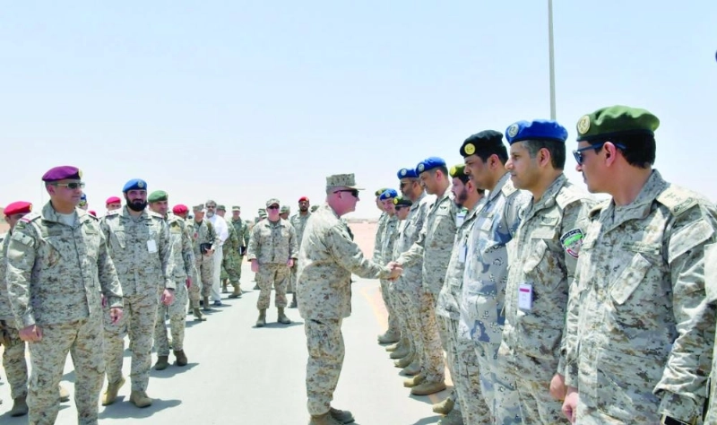 من جولة قائد قوات التحالف مع قائد القيادة الأمريكية الوسطى