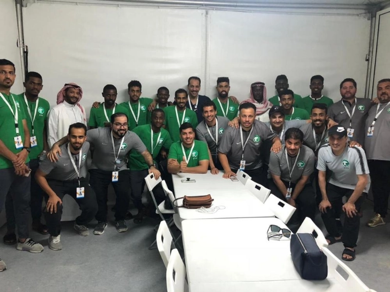 لقاء لاعبي المنتخب القداما بلاعبي اخضر الشواطى