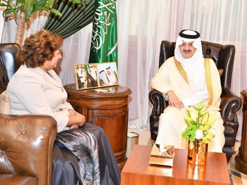 الأمير سعود بن نايف أثناء استقباله القنصل العام الأمريكي