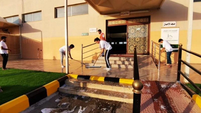 نظافة جامع الإحسان على طريق مكة المكرمة ـ المدينة المنورة