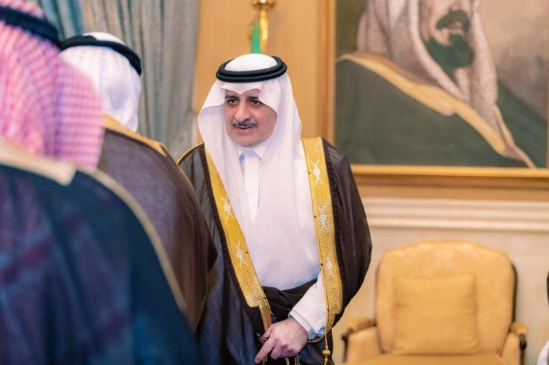 أمير تبوك يلتقي أهالي المنطقة