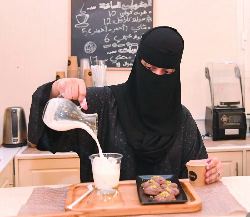 إحدى المستفيدات من دعم الأسر المنتجة (مكة)