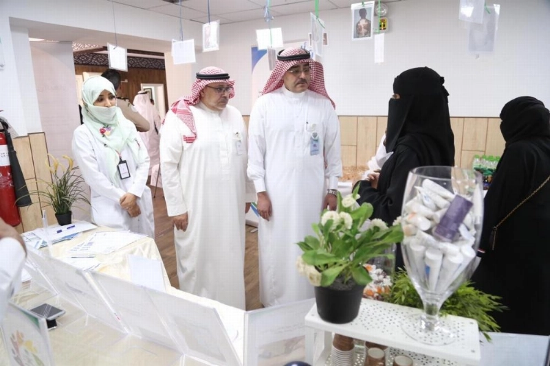من تدشين الحملة التطوعية (مكة)