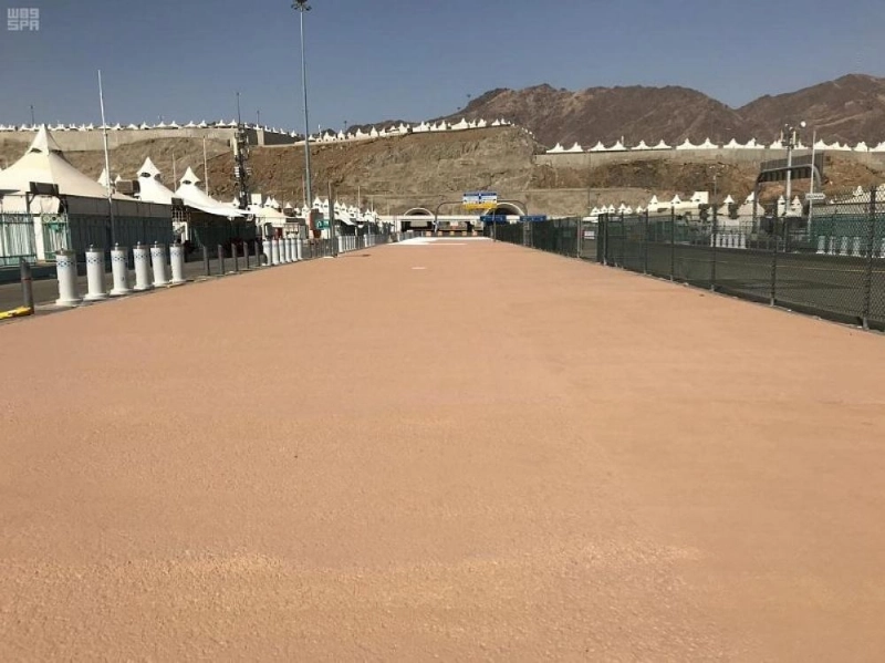 المشروع التجريبي لتخفيض درجة حرارة الشمس في طرق المشاة بالمشاعر المقدسة