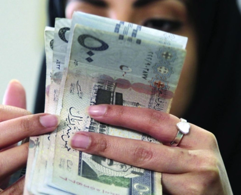 مصرفية أثناء عملها في أحد البنوك (مكة)