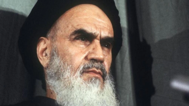 الخميني مؤسس الثورة الإيرانية