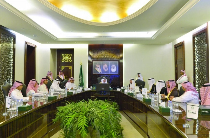 خالد الفيصل مترئسا الاجتماع (مكة)