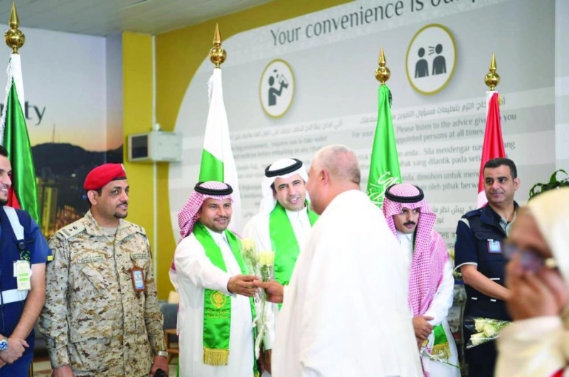 استقبال حجاج قادمين من دول مستفيدة من المبادرة (مكة)