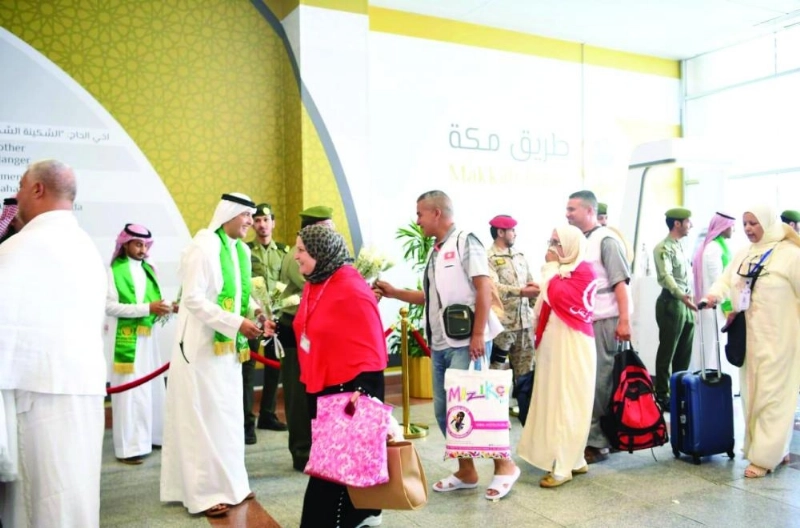 استقبال حجاج قادمين من دول مستفيدة من المبادرة (مكة)