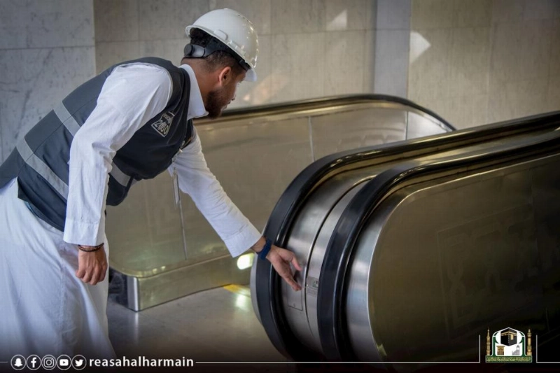 السلالم الكهربائية بالمسجد الحرام