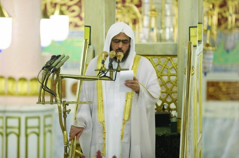 من خطبة الجمعة بالمسجد النبوي أمس (واس)
