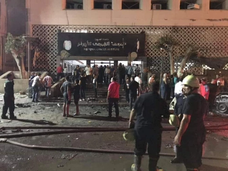 آثار الحادث أمام معهد الأورام المصري (مكة)