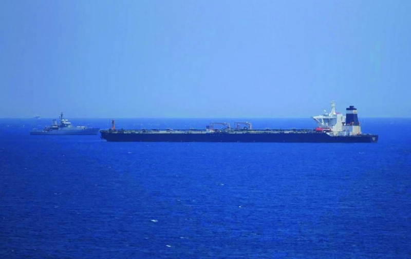 ناقلة نفط محتجزة في جبل طارق (مكة)