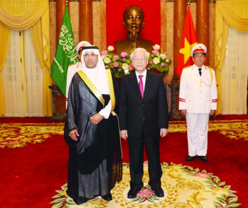 نجوين فو ترونغ خلال استقباله سعود السويلم (واس)