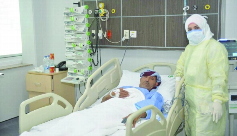 الحاج اليمني بعد تلقيه العلاج (مكة)