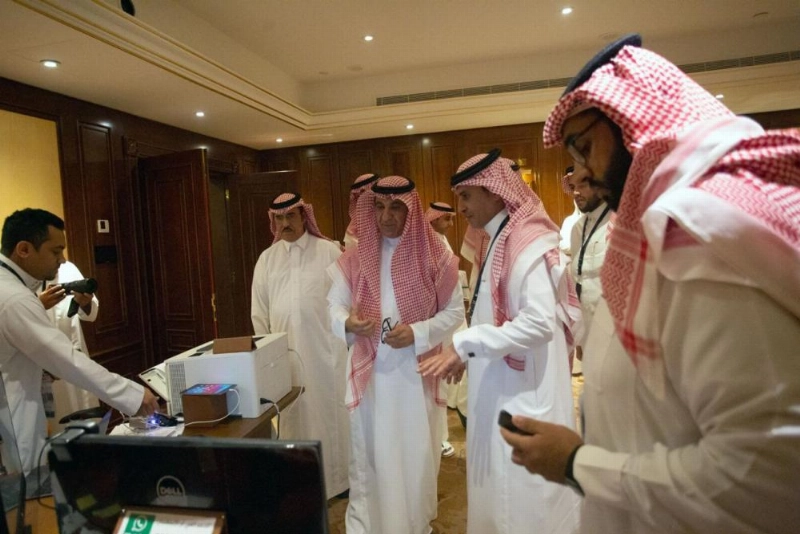 وزير الإعلام يقف على سير استعدادات الوزارة والهيئات التابعة لها لمواكبة موسم الحج