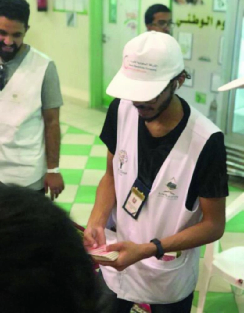 أحد متطوعي الكهرباء (مكة)