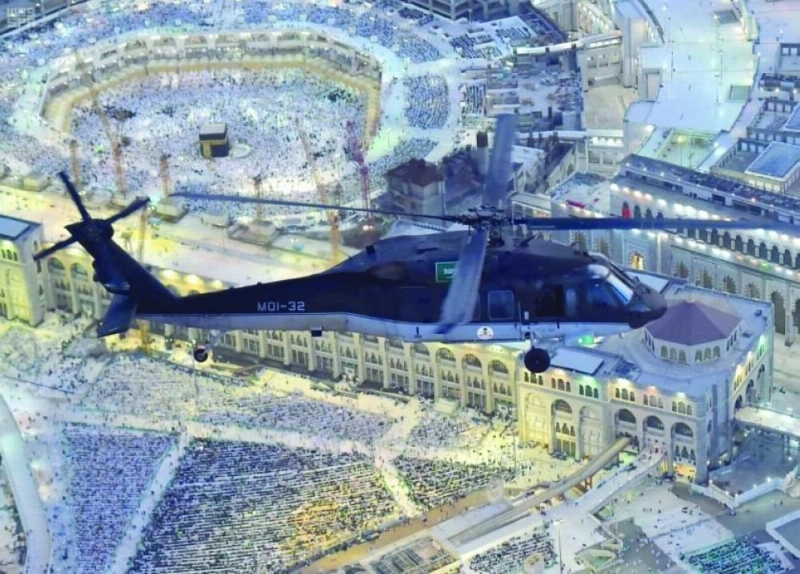 طائرة عمودية تحلق فوق المسجد الحرام (واس)