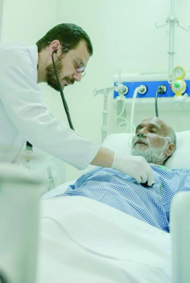 محمد رمضان يتلقى العلاج (واس)