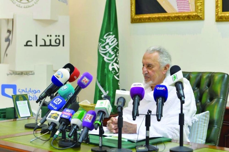 خالد الفيصل خلال المؤتمر الصحفي في منى أمس