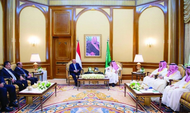 الملك سلمان خلال استقباله عبدربه منصور (واس)