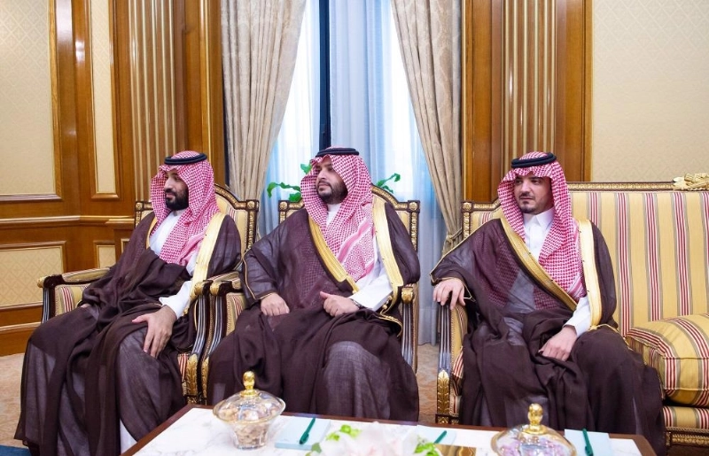 الأمراء محمد بن سلمان وتركي بن محمد وعبدالعزيز بن سعود