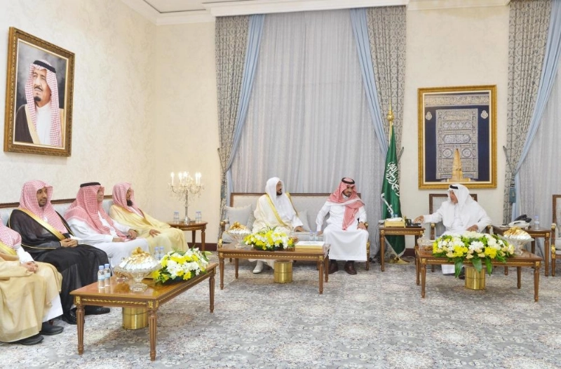 الفيصل ملتقيا وزىر الشؤون الإسلامية
