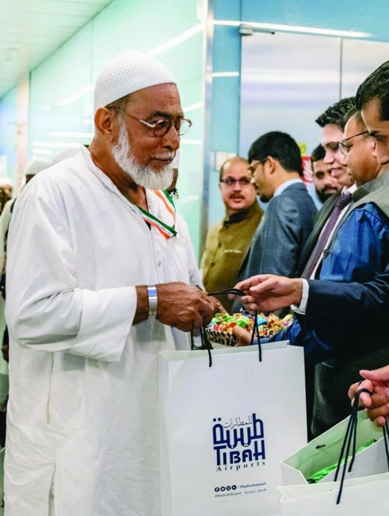 .. واستقبال الحجاج في مطار المدينة