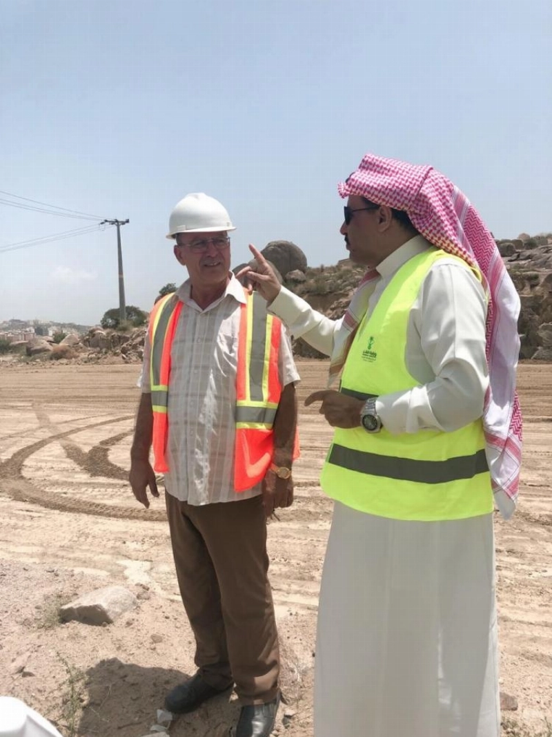 مطلق الشراري خلال جولة على المشاريع (مكة)